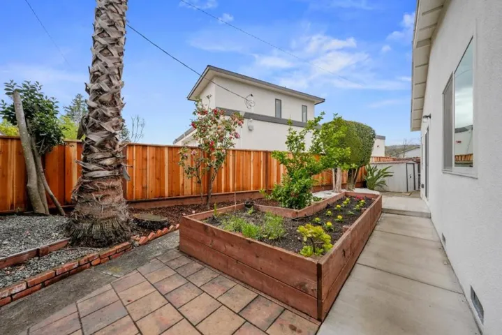 1172 Scotland Drive, Cupertino, California 95014