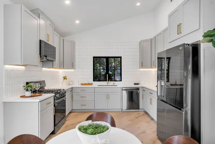 836 S Rimpau Boulevard, Los Angeles, California 90005