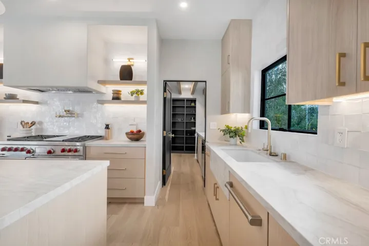 836 S Rimpau Boulevard, Los Angeles, California 90005