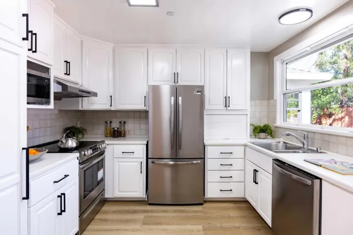 717 Garland Drive, Palo Alto, California 94303