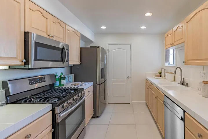 994 Alpine Terrace 4, Sunnyvale, California 94086