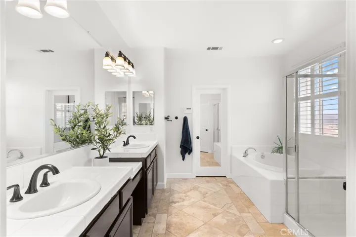 24086 Via Vista, Valencia, California 91354