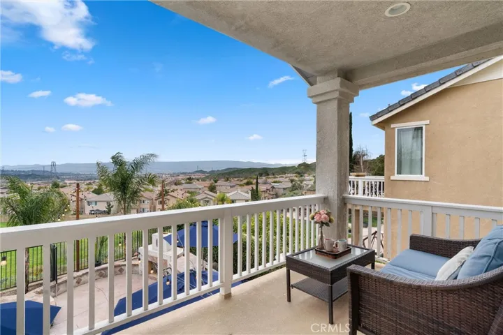 24086 Via Vista, Valencia, California 91354