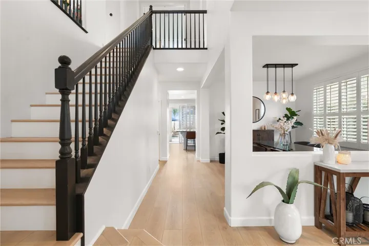 24086 Via Vista, Valencia, California 91354