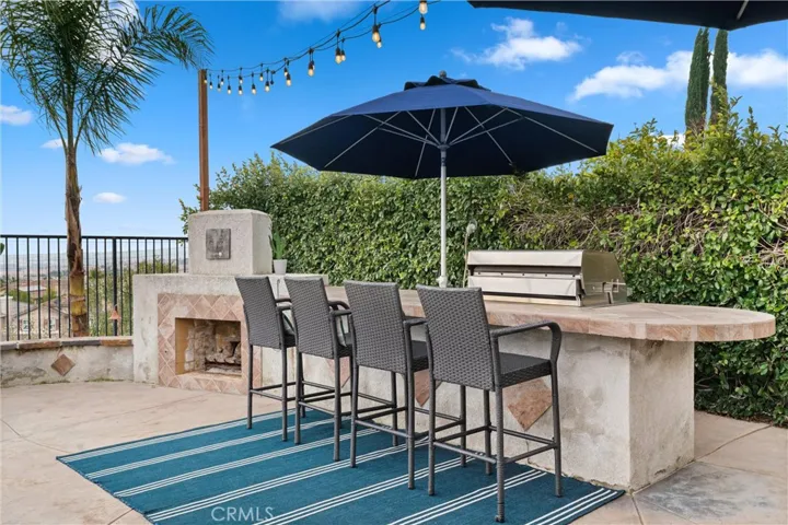 24086 Via Vista, Valencia, California 91354