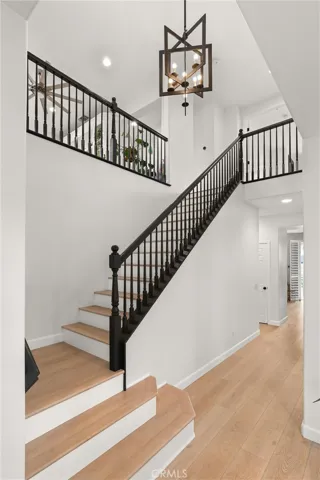 24086 Via Vista, Valencia, California 91354