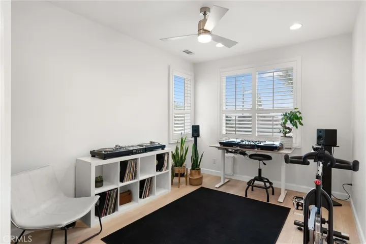 24086 Via Vista, Valencia, California 91354