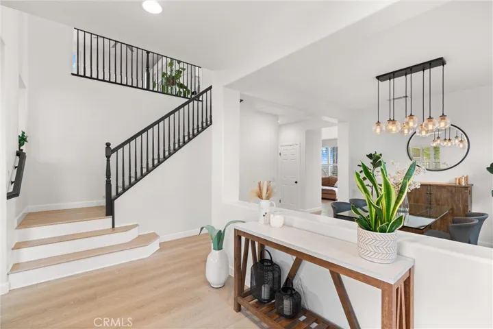 24086 Via Vista, Valencia, California 91354