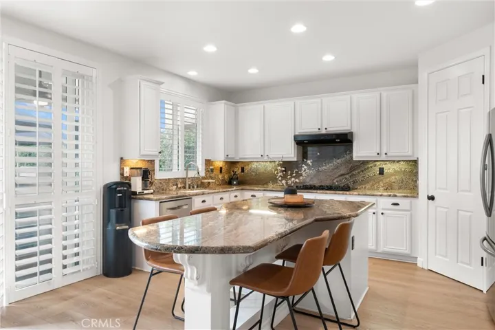 24086 Via Vista, Valencia, California 91354