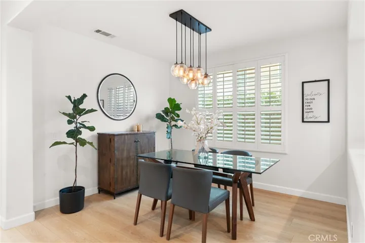 24086 Via Vista, Valencia, California 91354