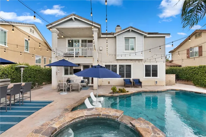 24086 Via Vista, Valencia, California 91354