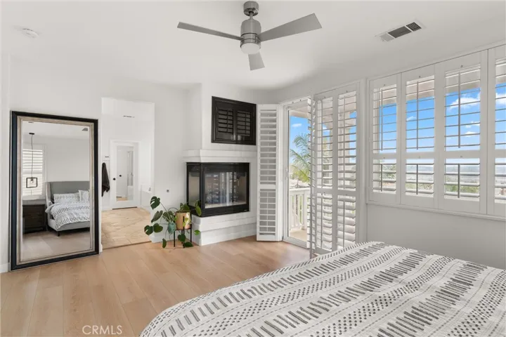 24086 Via Vista, Valencia, California 91354