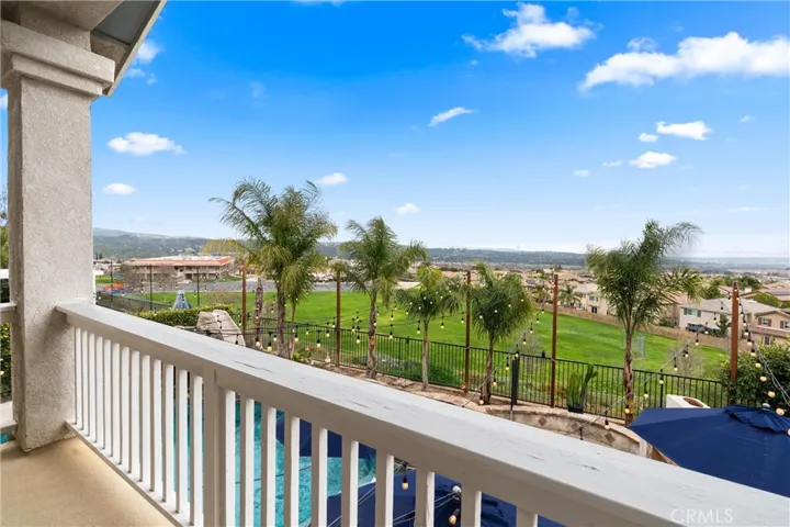 24086 Via Vista, Valencia, California 91354