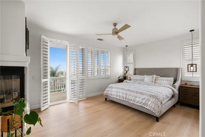 24086 Via Vista, Valencia, California 91354