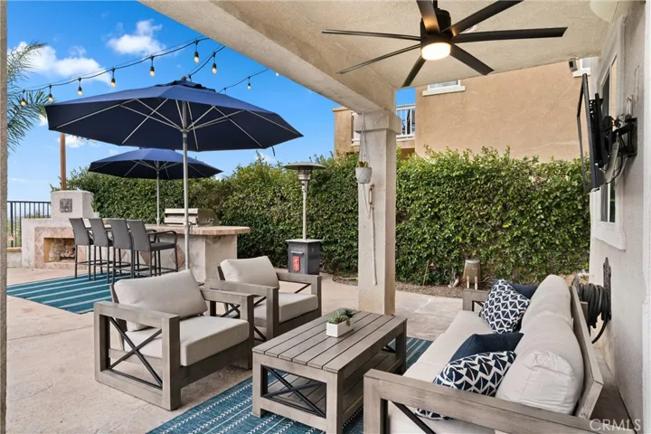 24086 Via Vista, Valencia, California 91354