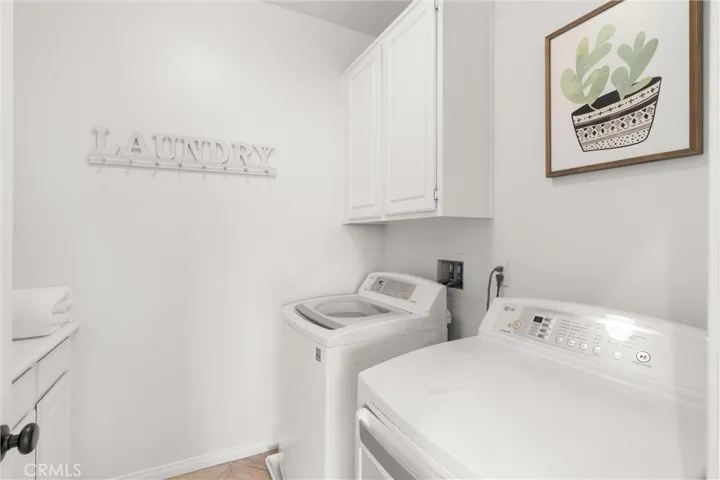 24086 Via Vista, Valencia, California 91354