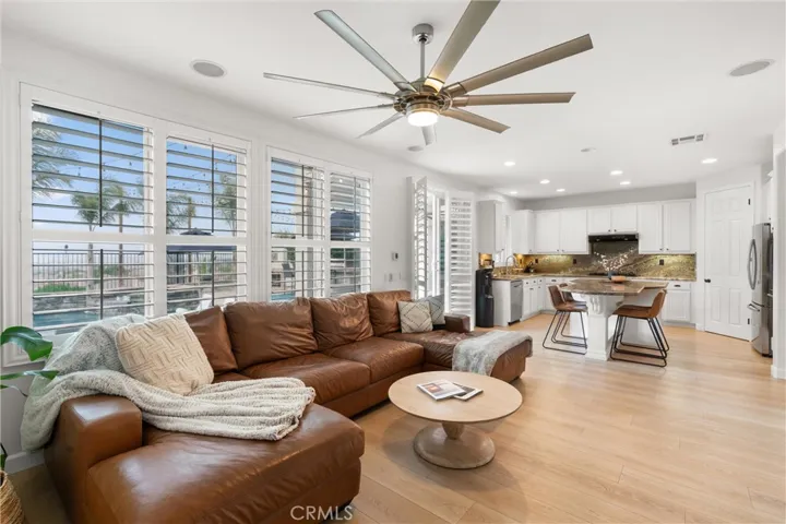 24086 Via Vista, Valencia, California 91354
