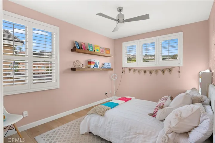 24086 Via Vista, Valencia, California 91354