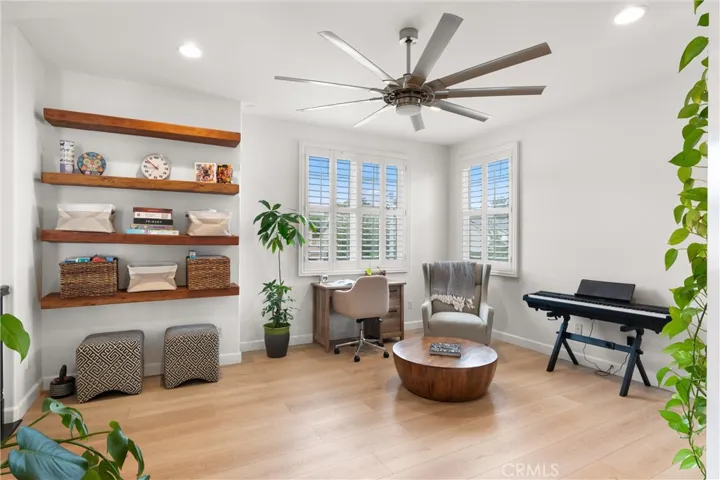 24086 Via Vista, Valencia, California 91354