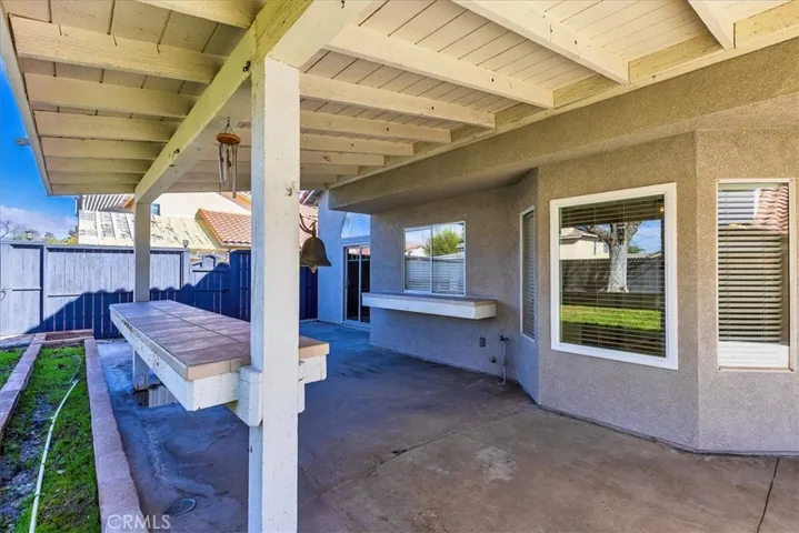 Huge covered patio area perfect for entertaining!