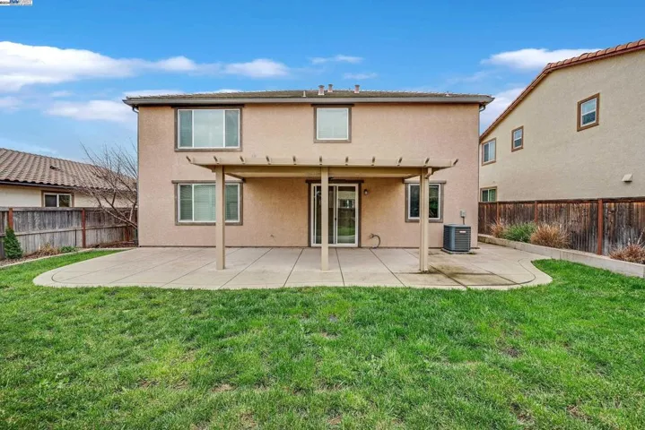 5262 Jacque Bell Ln, Fairfield, California 94533