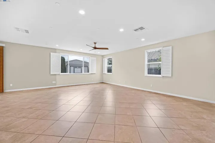 5262 Jacque Bell Ln, Fairfield, California 94533