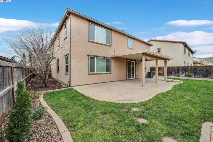 5262 Jacque Bell Ln, Fairfield, California 94533