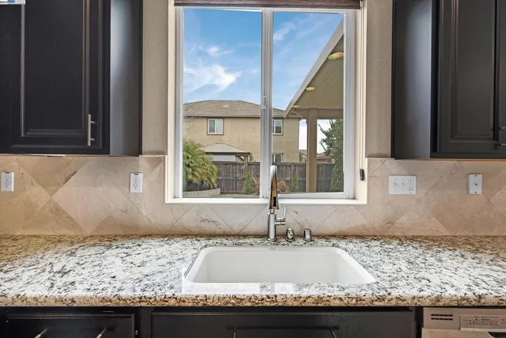 5262 Jacque Bell Ln, Fairfield, California 94533