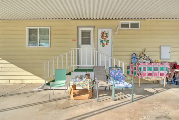 Carport (2 of 3)
