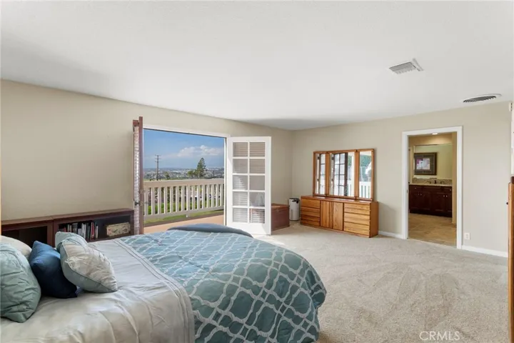 Primary bedroom with Veiw off balcony