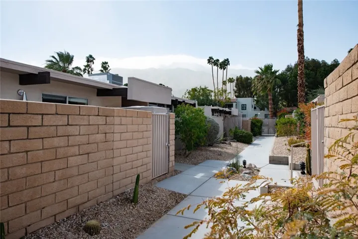 1740 N Via Miraleste, Palm Springs, California 92262