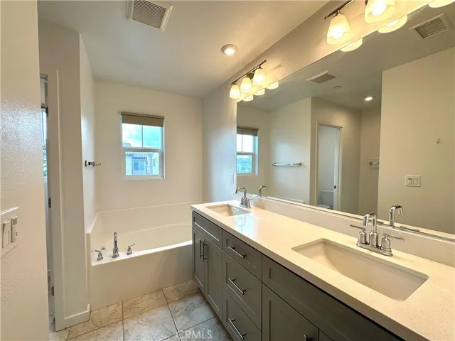 5593 Siracusa Way, Fontana, California 92336
