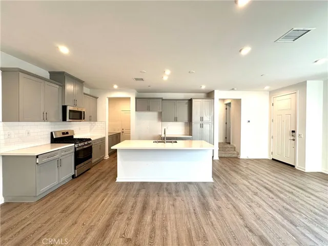 5593 Siracusa Way, Fontana, California 92336