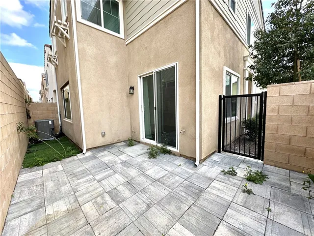 5593 Siracusa Way, Fontana, California 92336