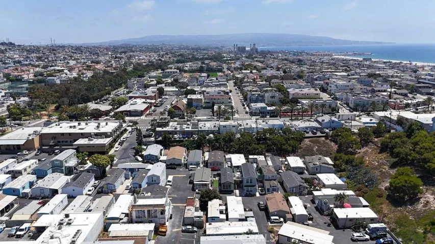 5 blocks to the Blue pacific Ocean