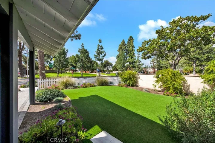 Steps away from Centennial Park!