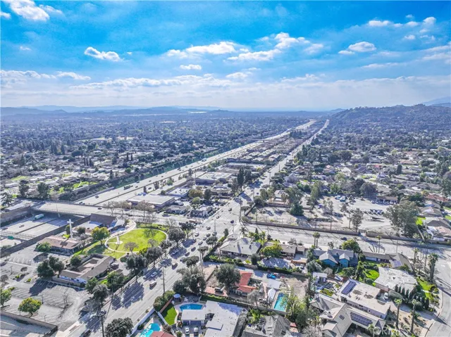 Close to Major Freeways