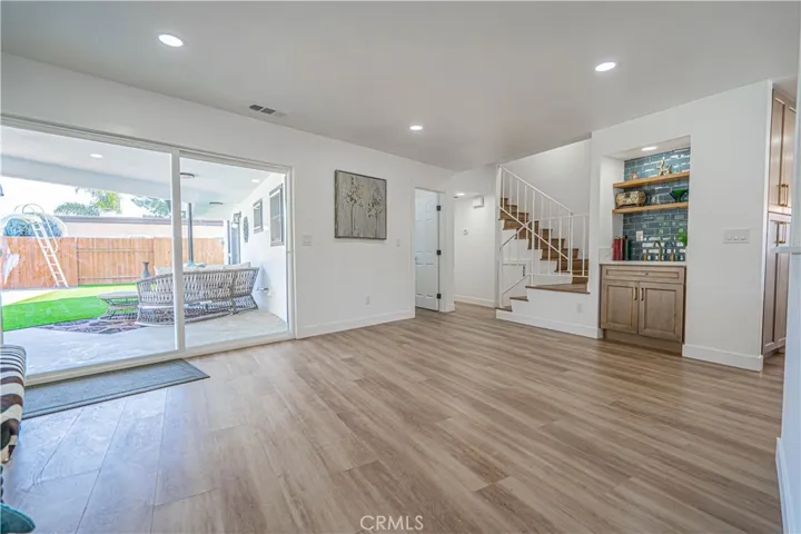 Mini Wet Bar / Breakfast Room