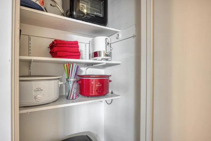 33 (kitchen)