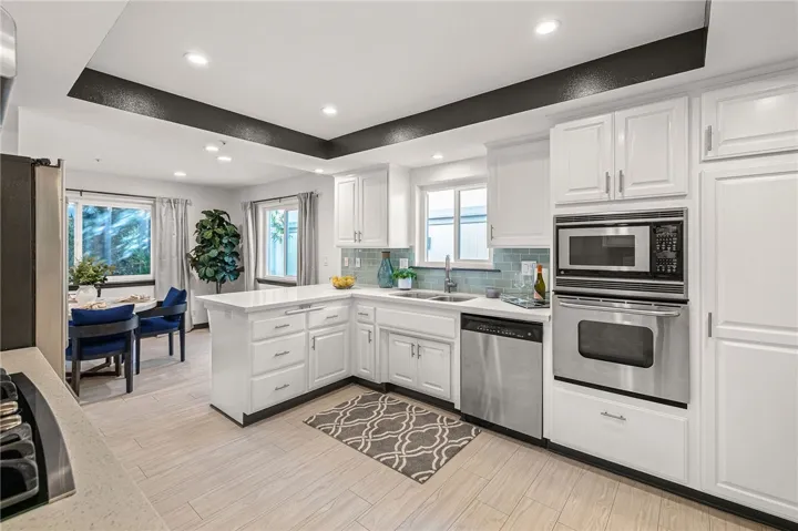  Bright and sunny remodeled kitchen