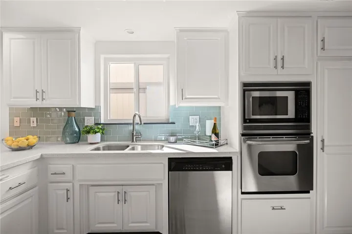  Bright and sunny remodeled kitchen
