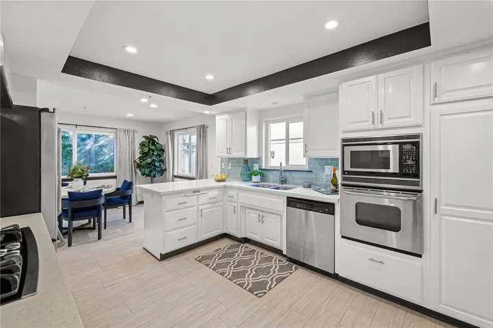  Bright and sunny remodeled kitchen