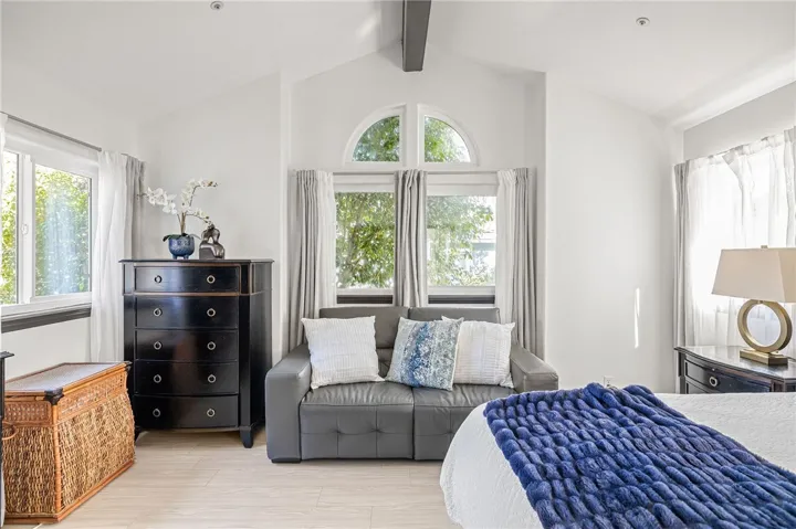 Primary suite bedroom