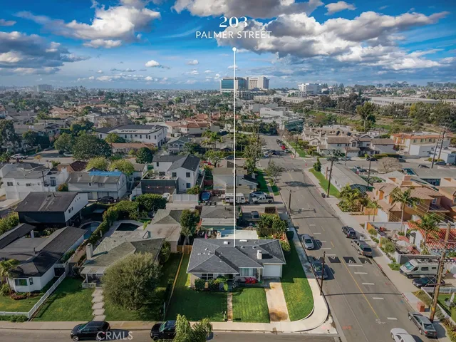203 Palmer Street, Costa Mesa, California 92627