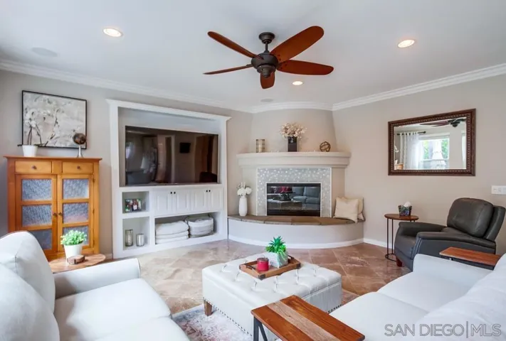 1156 Via Vera Cruz, San Marcos, California 92078