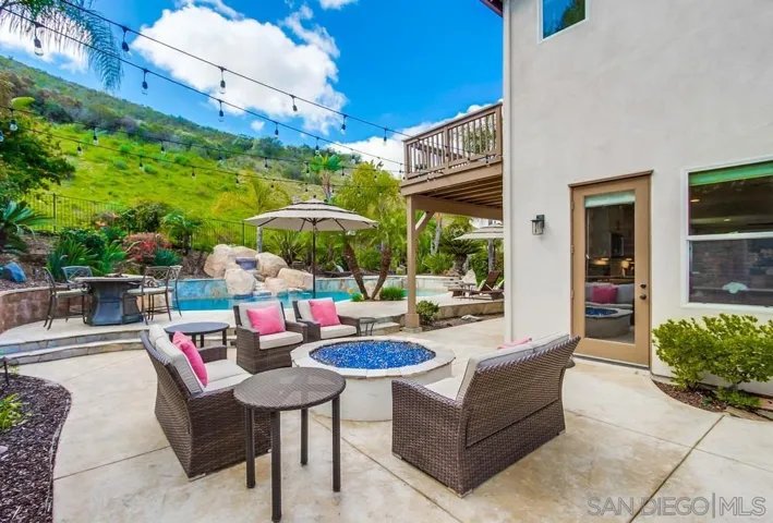 1156 Via Vera Cruz, San Marcos, California 92078
