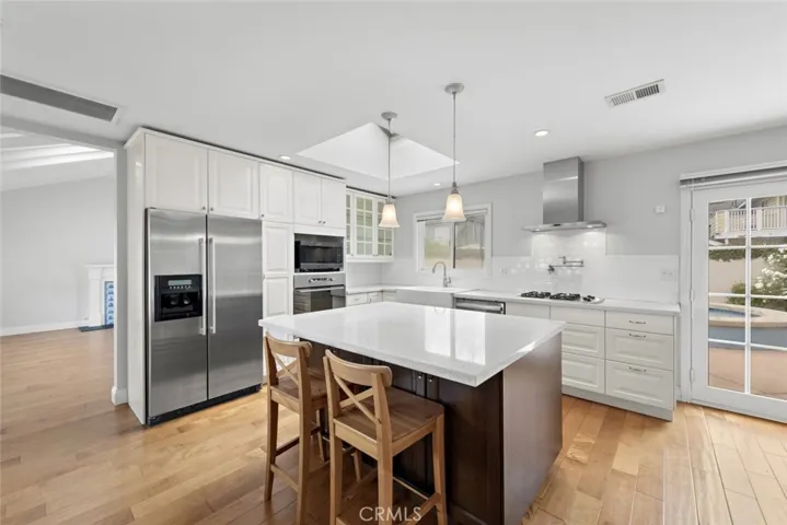 Relax and enjoy your new home with a lovely open Kitchen and Living Room. Lots of light.