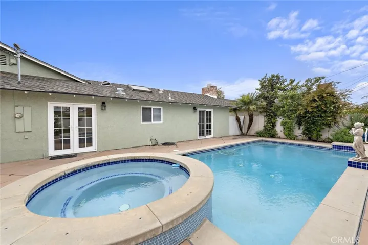 Enjoy a swim while sipping a glass of lemonade. Family pets can enjoy too.
