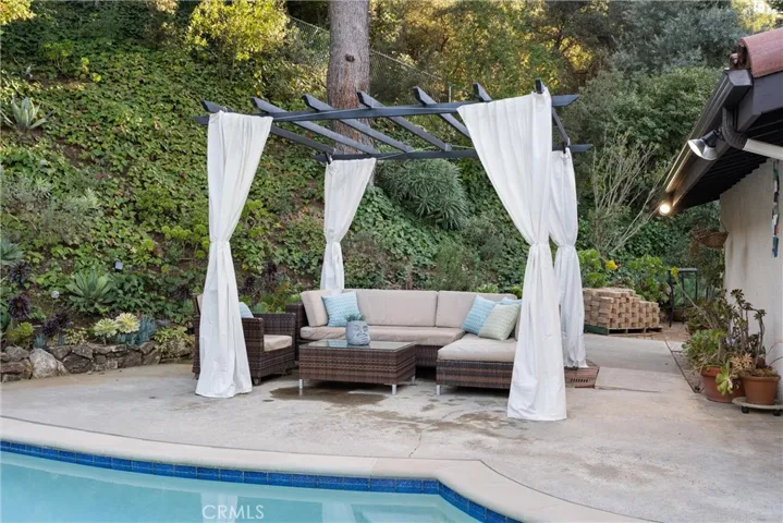 4108 Monet Avenue, Woodland Hills, California 91364