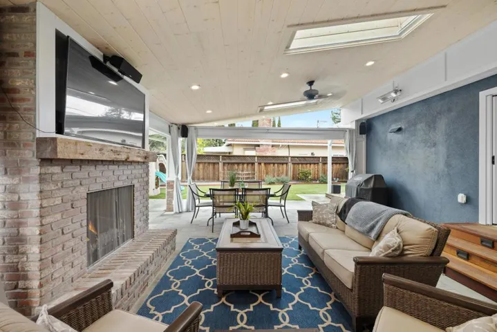 210 Santa Clara Avenue, Redwood City, California 94061